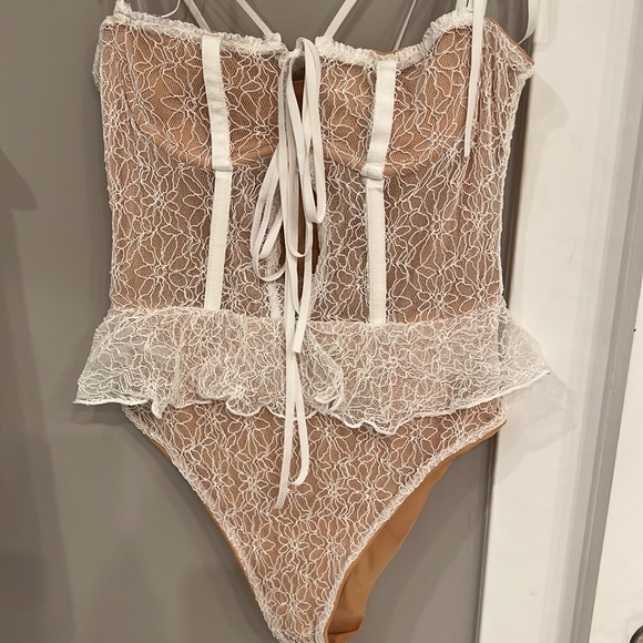 SOLD! V. Chapman x Beach Riot Lace Bathing-suit SOLD - Picture 6 of 8